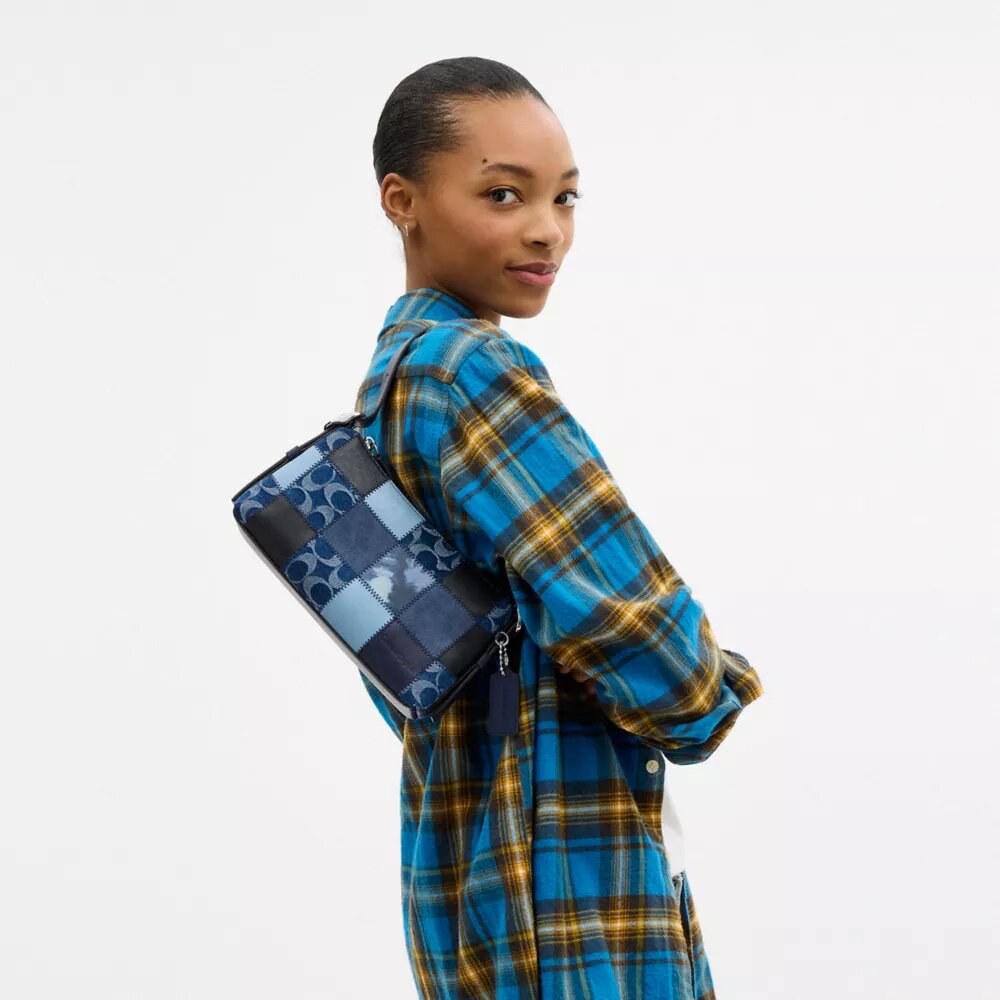 Alter/Ego Kleine, locker sitzende Schultertasche