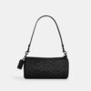 Andre Barrel Bag 24 aus Signature Canvas
