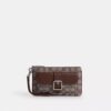 Ashton-Handgelenktasche aus charakteristischem Jacquard