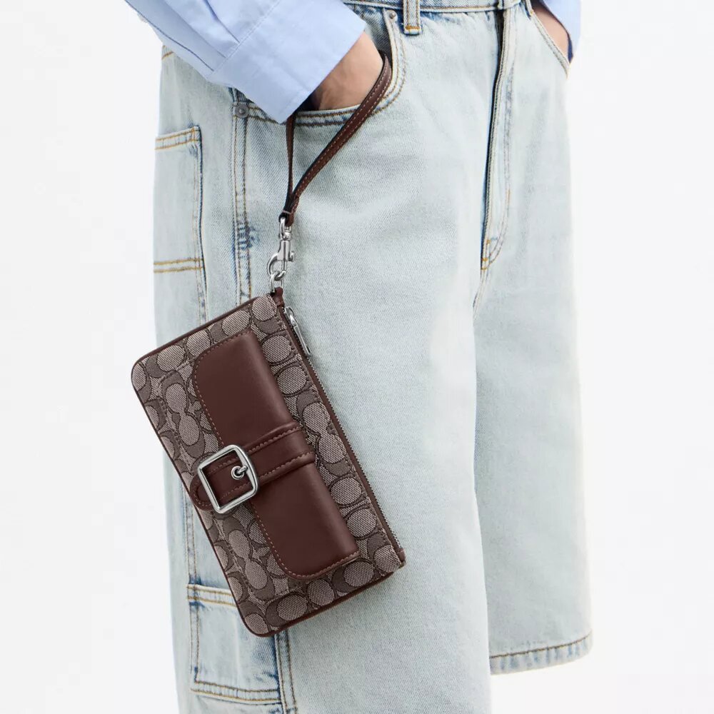 Ashton-Handgelenktasche aus charakteristischem Jacquard