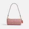 Barrel-Tasche aus Signature Canvas
