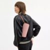 Barrel-Tasche aus Signature Canvas