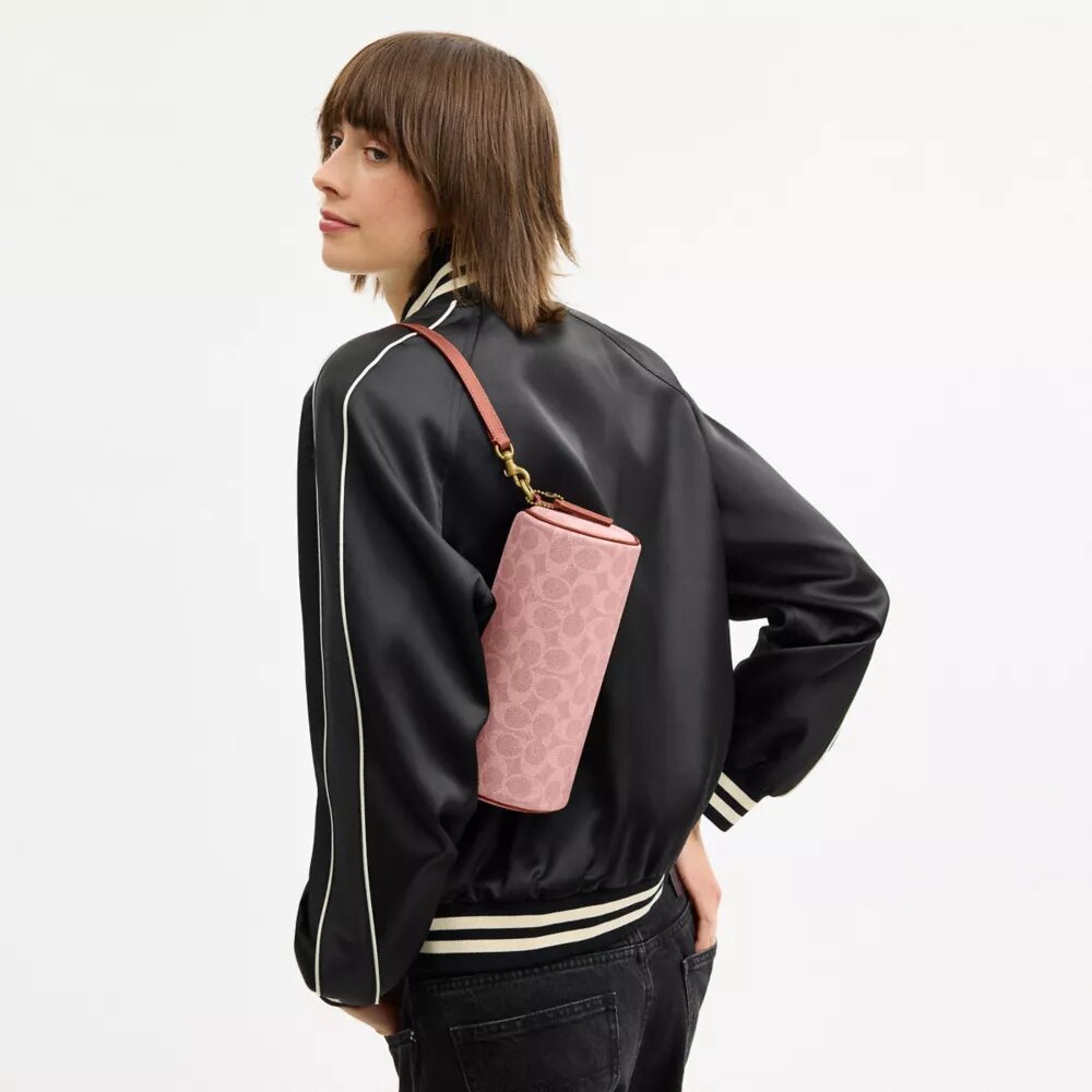 Barrel-Tasche aus Signature Canvas