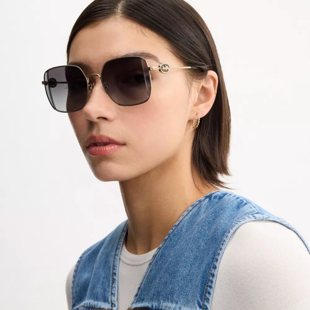 Übergroße quadratische Sonnenbrille aus Metall mit Horse and Carriage-Motiv