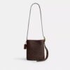 Bleecker Bucket Bag 21 aus Signature Canvas