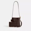 Bleecker Bucket Bag 21 aus Signature Canvas