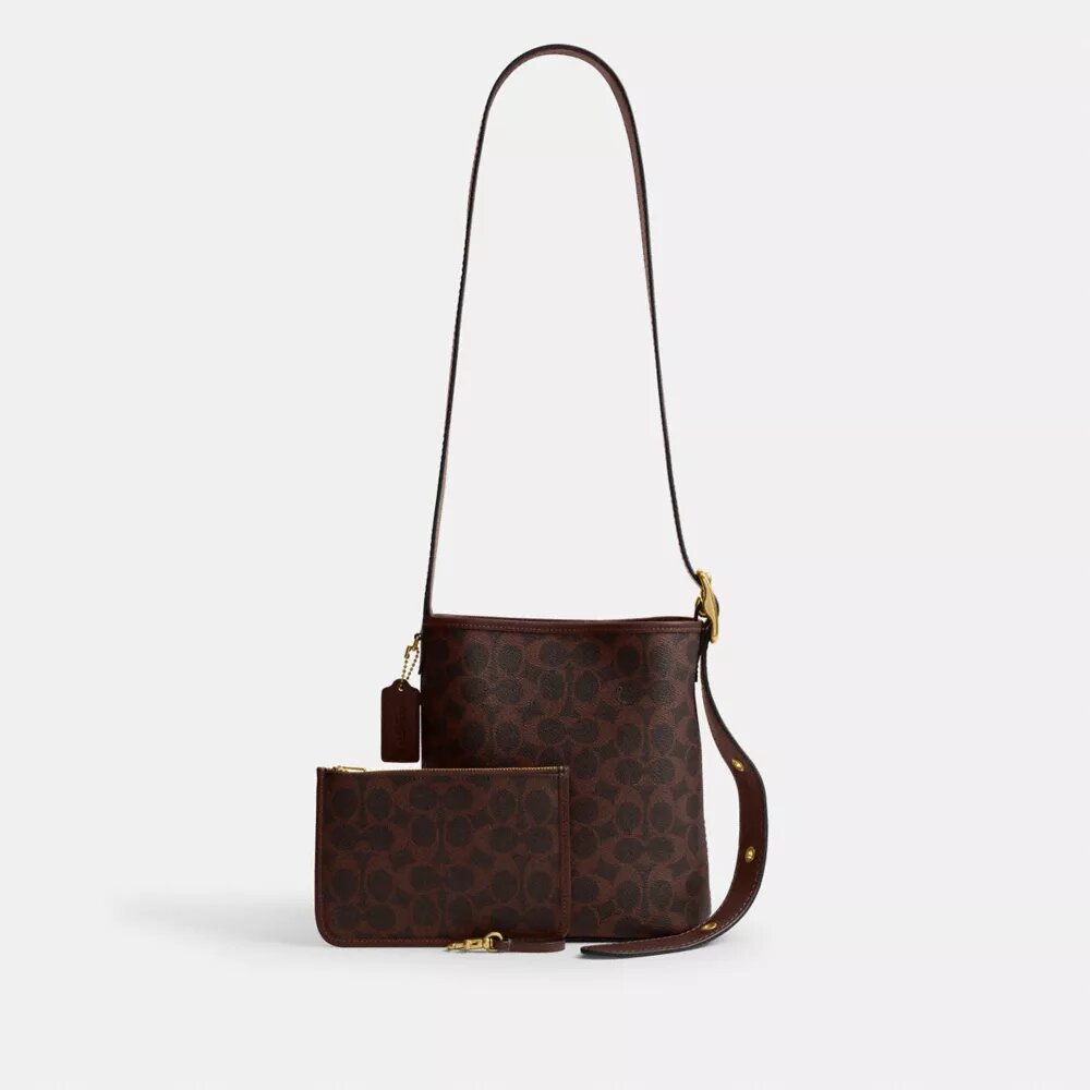 Bleecker Bucket Bag 21 aus Signature Canvas