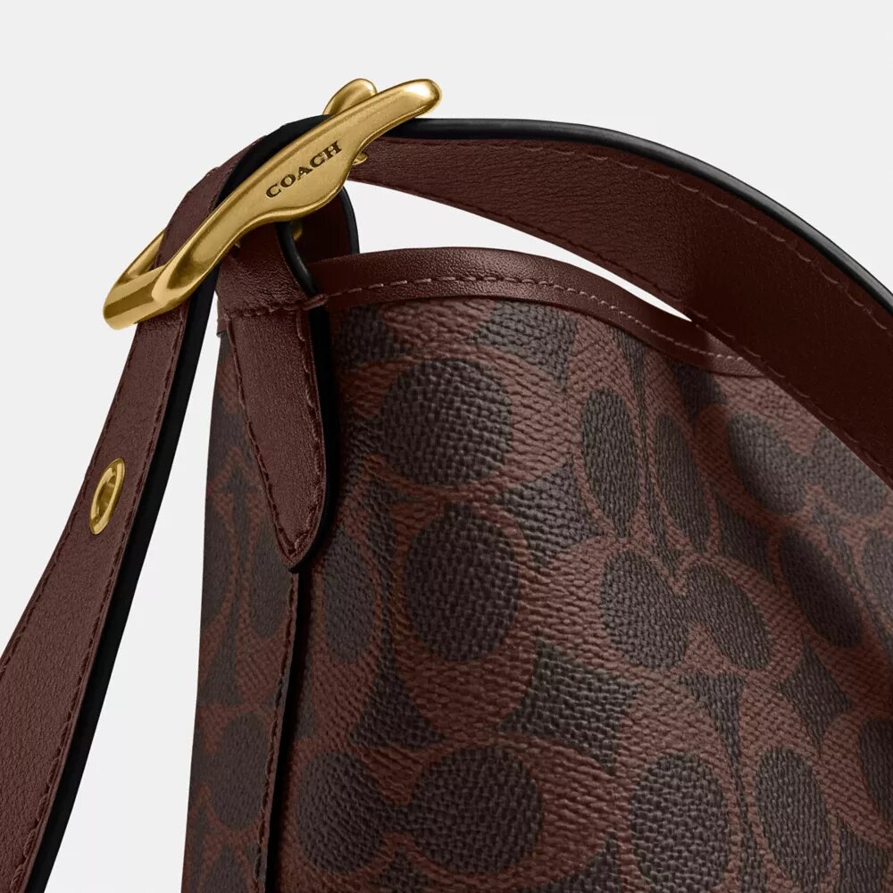 Bleecker Bucket Bag 21 aus Signature Canvas