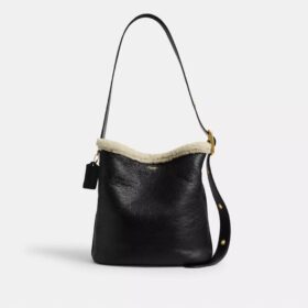 Bleecker Bucket Bag aus Lammfell