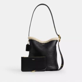Bleecker Bucket Bag aus Lammfell