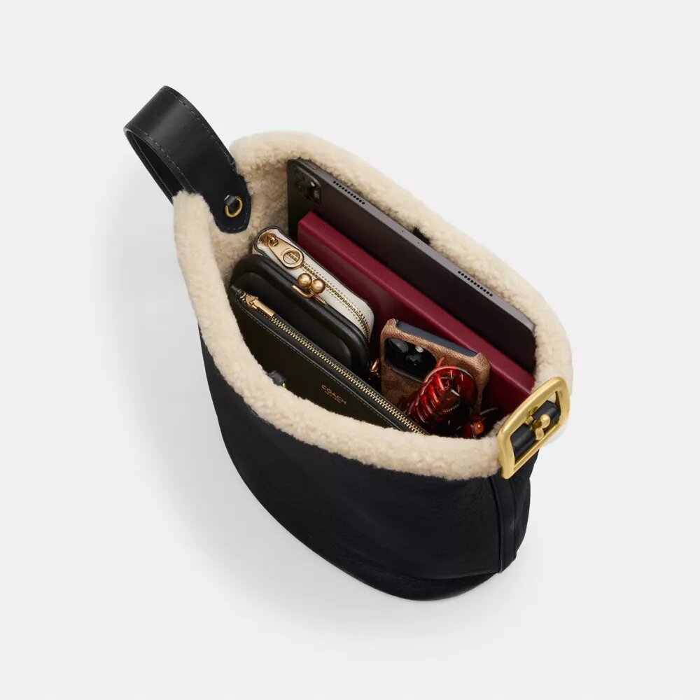Bleecker Bucket Bag aus Lammfell