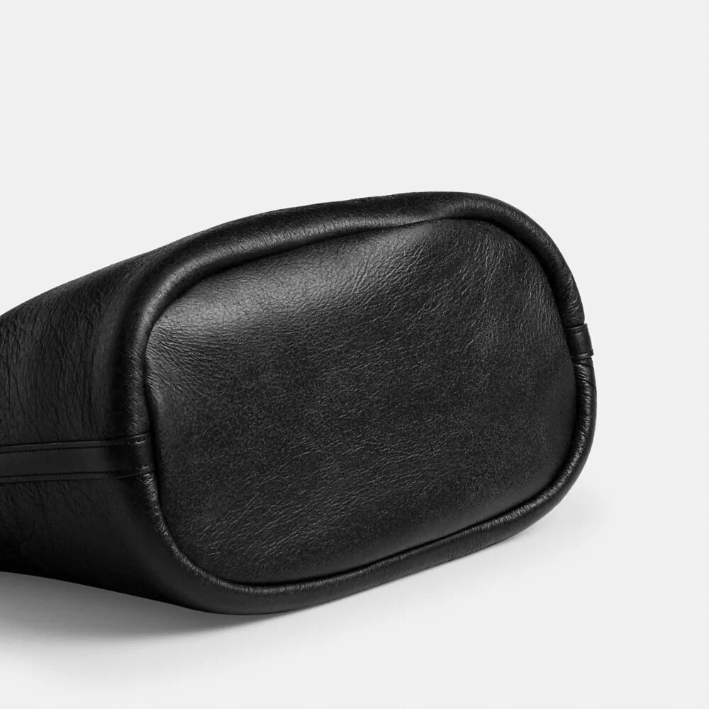Bleecker Bucket Bag aus Lammfell