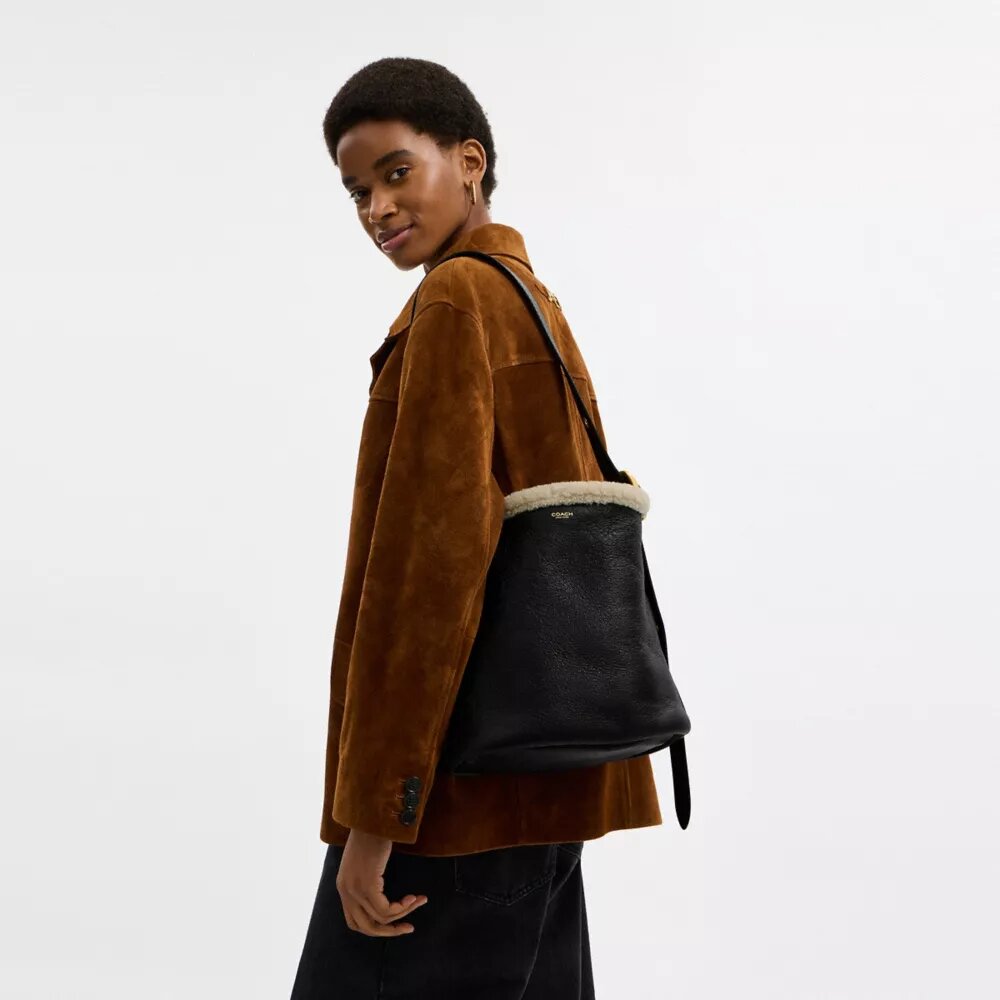 Bleecker Bucket Bag aus Lammfell