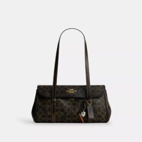 Bridget-Schultertasche mit Klappe aus „Loved Signature Canvas“ mit Anhängern