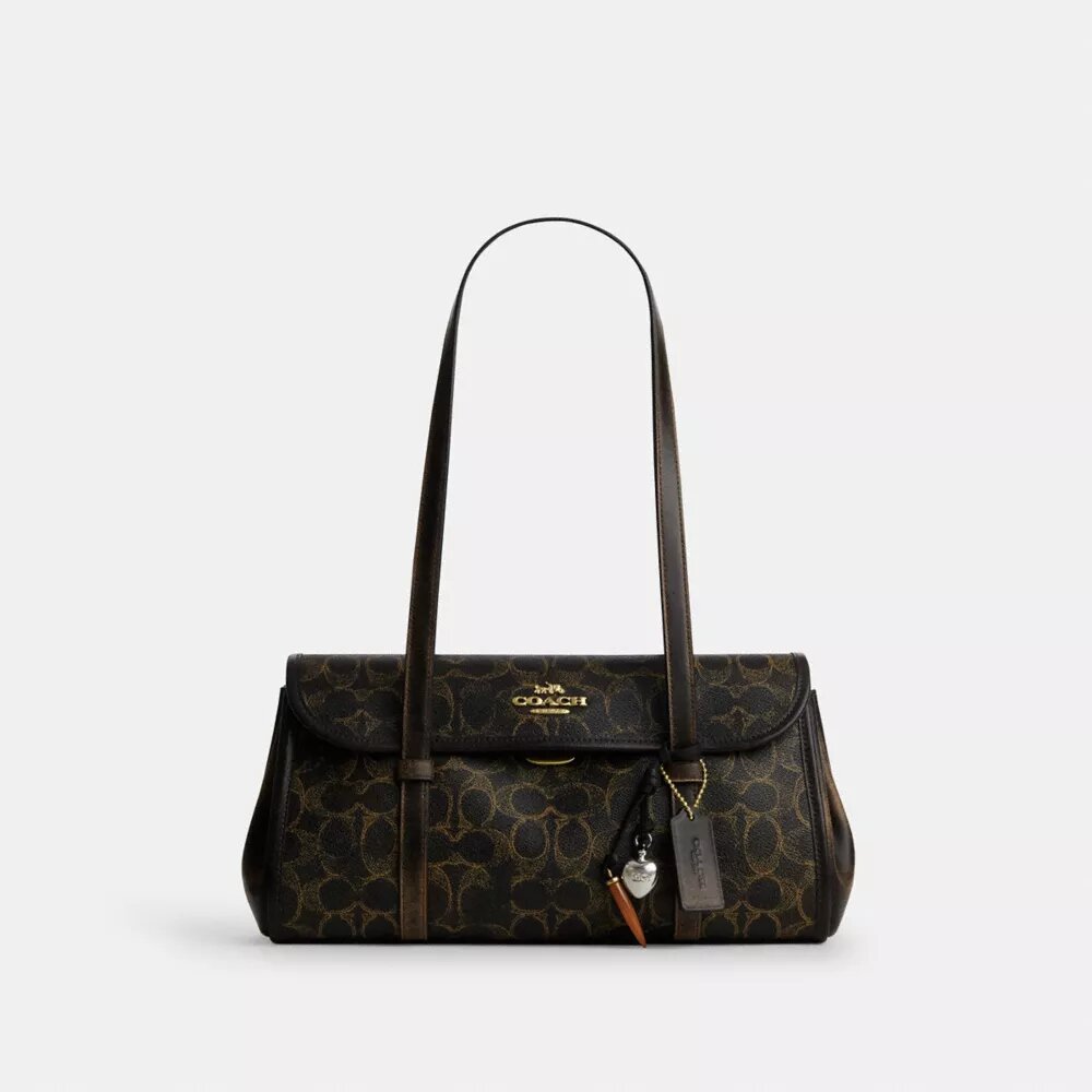 Bridget-Schultertasche mit Klappe aus „Loved Signature Canvas“ mit Anhängern