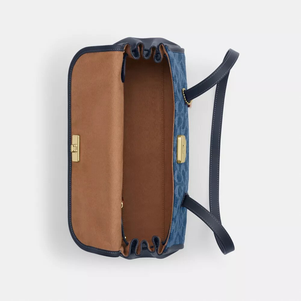 Bridget-Schultertasche mit Klappe aus Signature-Denim