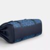 Bridget-Schultertasche mit Klappe aus Signature-Denim