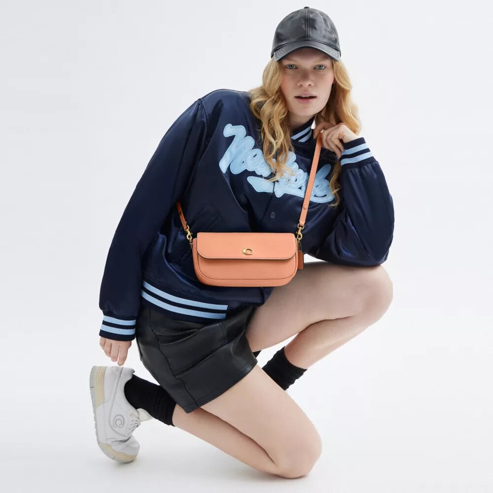 Brooke-Kettenhandtasche mit Klappe