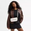 Brooke-Kettenhandtasche mit Klappe