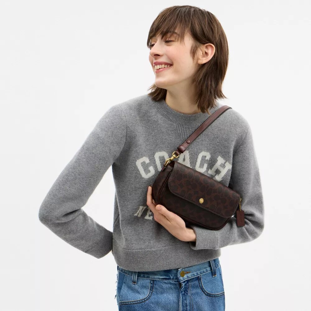 Brooke-Kettenhandtasche mit Klappe aus Signature Canvas