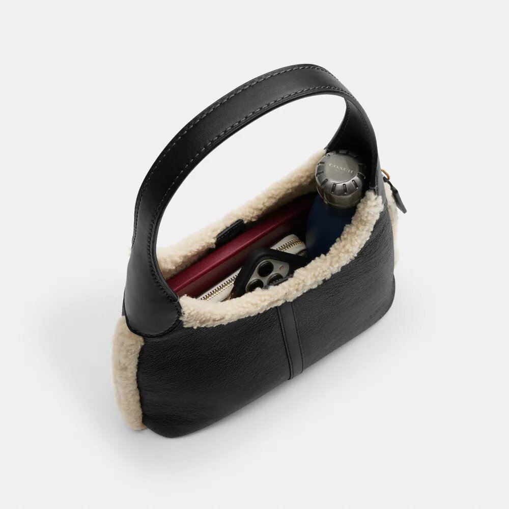 Brooklyn-Schultertasche 28 aus Lammfell