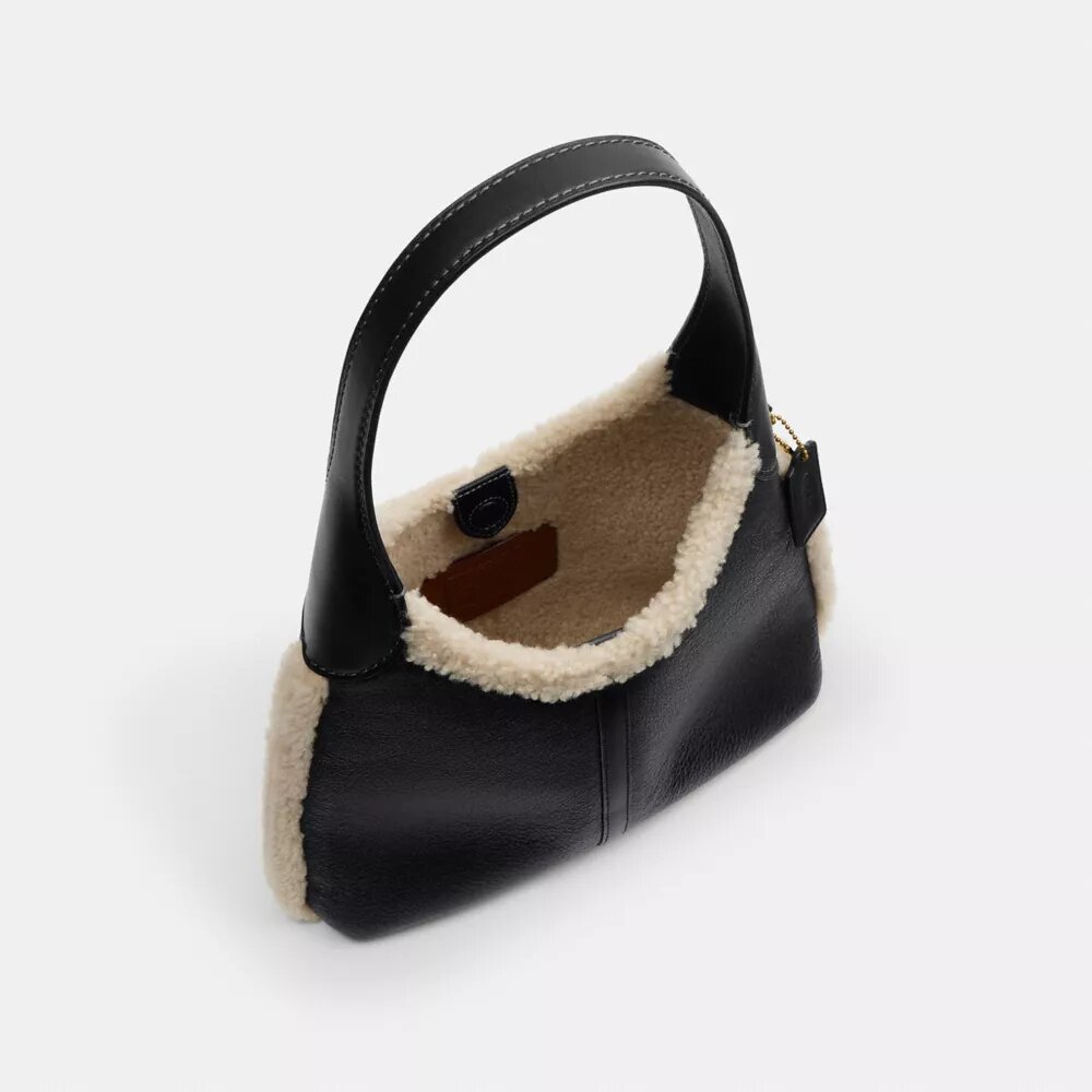 Brooklyn-Schultertasche 28 aus Lammfell