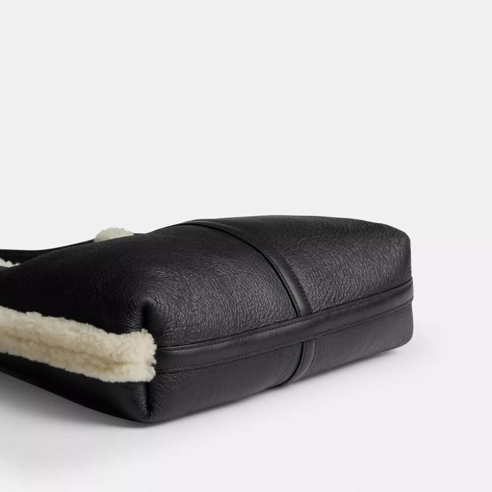Brooklyn-Schultertasche 28 aus Lammfell