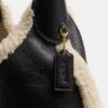 Brooklyn-Schultertasche 28 aus Lammfell