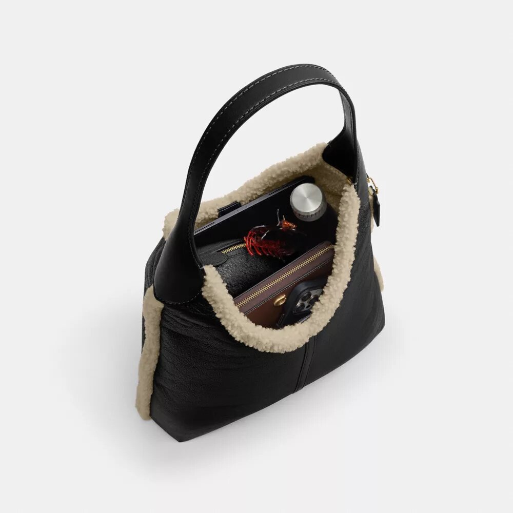Brooklyn-Schultertasche 39 aus Lammfell