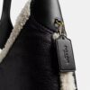 Brooklyn-Schultertasche 39 aus Lammfell