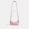 Caitlin-Schultertasche aus regenerativer Baumwolle mit Steppung und Anhänger