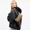 Caitlin-Schultertasche aus Signature Canvas