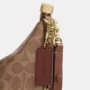Caitlin-Schultertasche aus Signature Canvas
