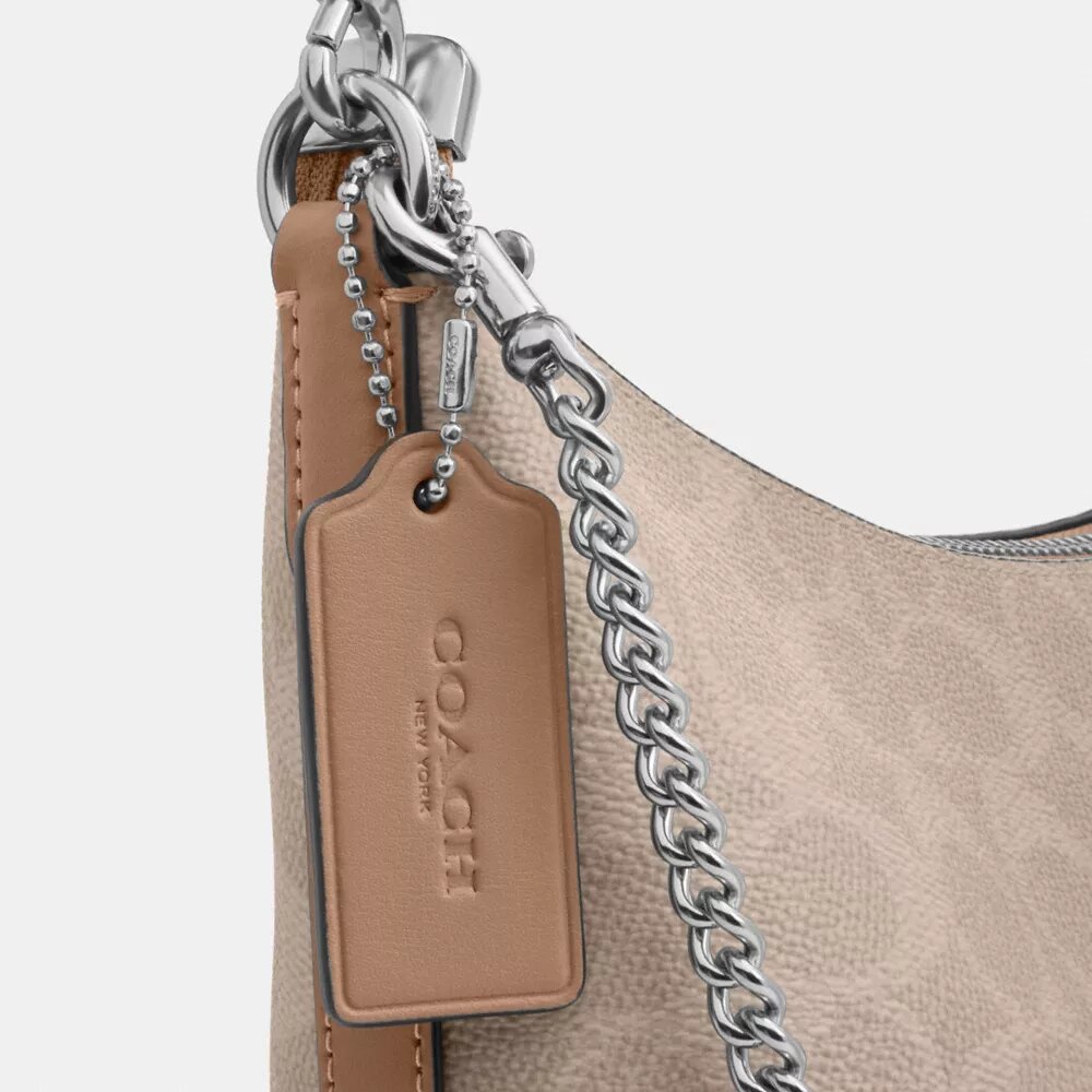 Caitlin-Schultertasche aus Signature Canvas