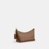Caitlin-Schultertasche aus Signature Canvas