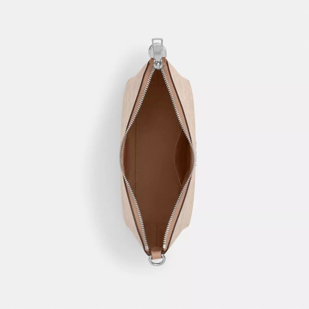 Caitlin-Schultertasche aus Signature Canvas