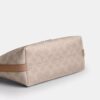Caitlin-Schultertasche aus Signature Canvas