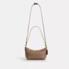 Caitlin-Schultertasche aus Signature Canvas