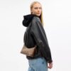 Caitlin-Schultertasche aus Signature Canvas