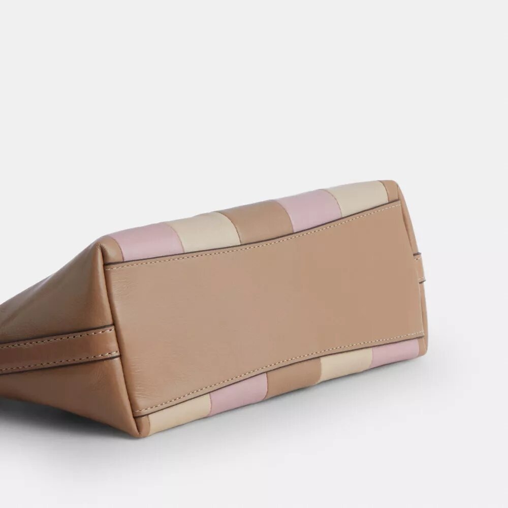 Caitlin-Schultertasche mit gestreiftem Patchwork