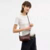 Caitlin-Schultertasche mit Steppung
