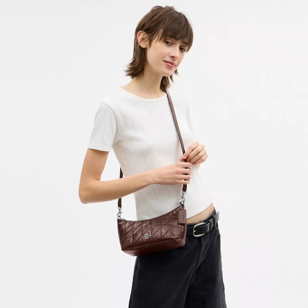 Caitlin-Schultertasche mit Steppung