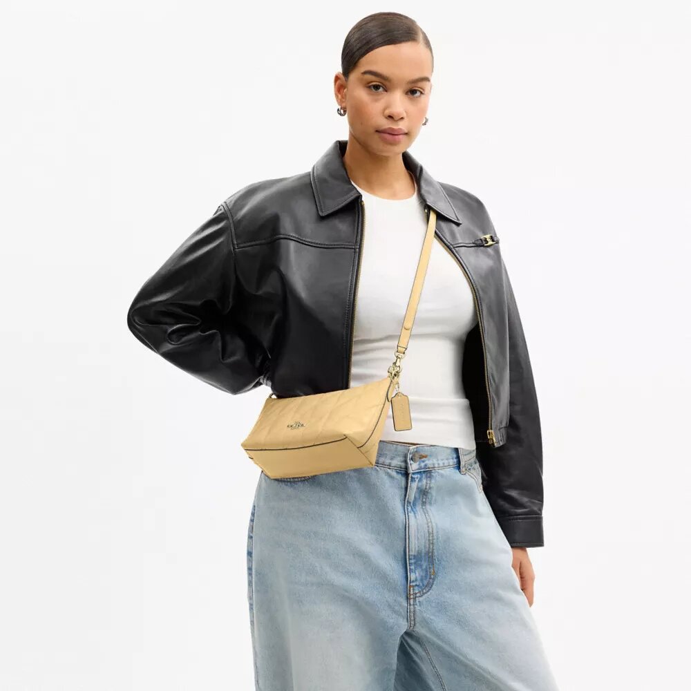 Caitlin-Schultertasche mit Steppung