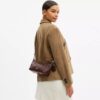 Caitlin-Schultertasche mit Steppung