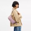 Caitlin-Schultertasche mit Steppung