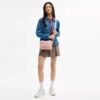 Carey-Umhängetasche aus charakteristischem Denim