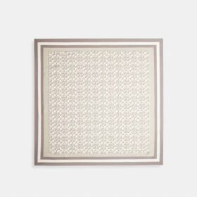 Charakteristischer quadratischer Seidenschal