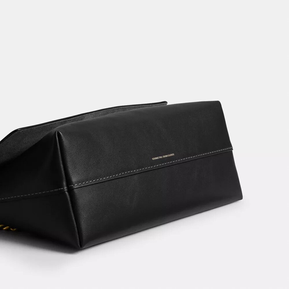 Chelsea-Schultertasche 30 mit Kette