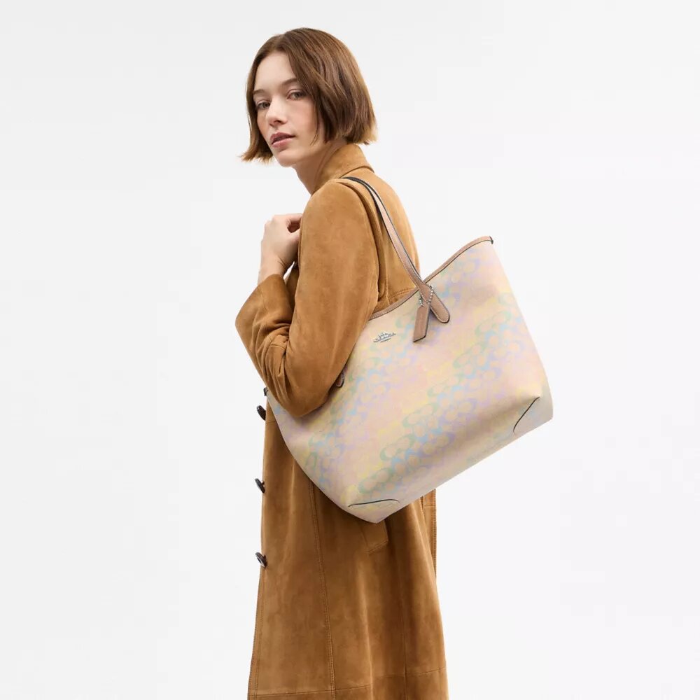 City-Tote-Bag aus „Rainbow Signature Canvas“