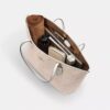 City-Tote-Bag aus Signature Canvas